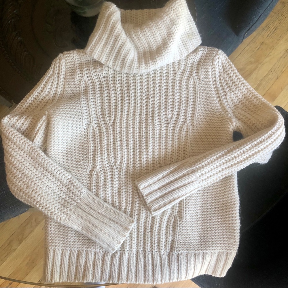 Banana Republic Knit Turtle Neck Sweater/ Cream